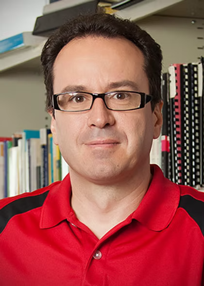 Studying Collective behavior in bacteria and humans: A conversation with Krešimir Josić